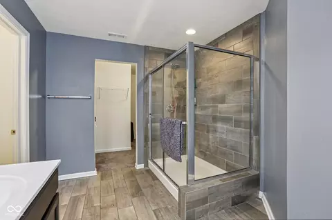Bath - 6673 Laurelwood Dr, Pendleton, IN 46064 photo 3 of 5