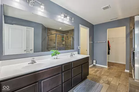 Bath - 6673 Laurelwood Dr, Pendleton, IN 46064 photo 2 of 5