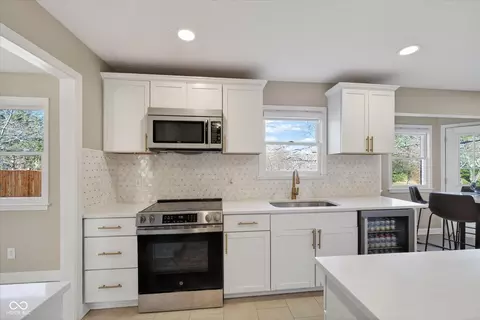 Kitchen - 5986 Hall Rd, Plainfield, IN 46168 photo 4 of 5