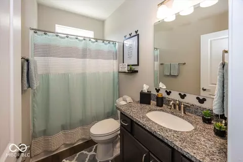 Bath - 6385 Harvey Dr, Plainfield, IN 46168 photo 2 of 4