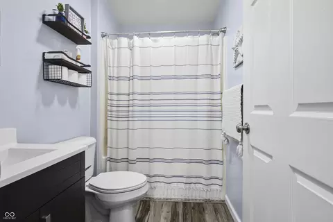 Bath - 3022 Beech Dr, Columbus, IN 47203 photo 4 of 5