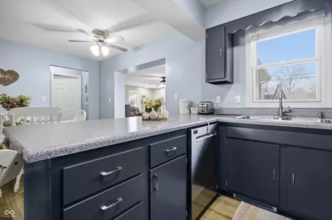 Kitchen - 3022 Beech Dr, Columbus, IN 47203 photo 5 of 6