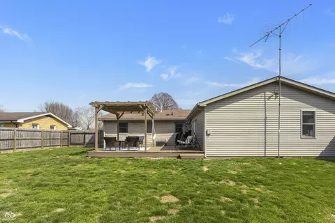 Exterior - 3022 Beech Dr, Columbus, IN 47203 photo 4 of 6