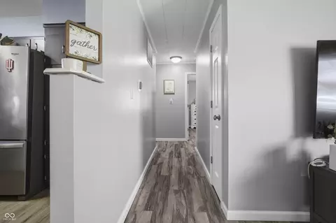 Entry Way - 3022 Beech Dr, Columbus, IN 47203 photo 2 of 4