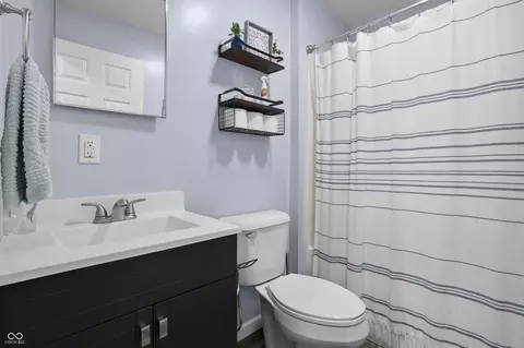 Bath - 3022 Beech Dr, Columbus, IN 47203 photo 5 of 5