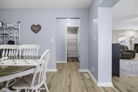 Entry Way - 3022 Beech Dr, Columbus, IN 47203 photo 3 of 4