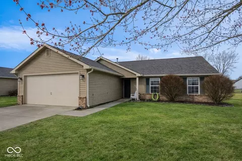 63 Longfellow Ln, Greenfield, IN 46140