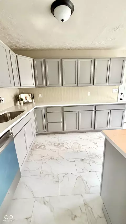 Kitchen - 428 Southmore St, Plainfield, IN 46168 photo 5 of 9