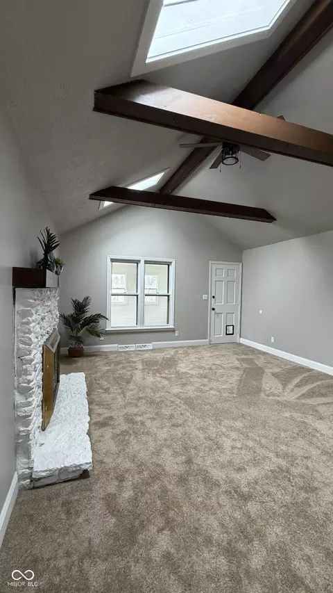 Living - 428 Southmore St, Plainfield, IN 46168 photo 2 of 5