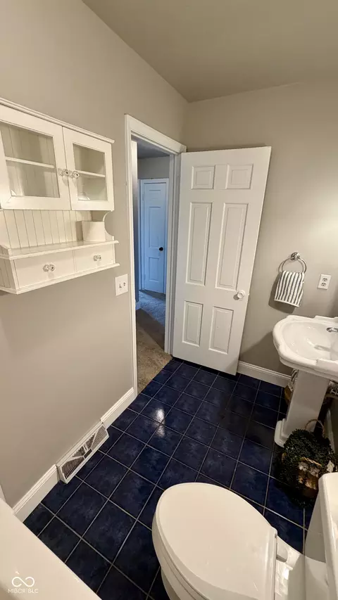 Bath - 428 Southmore St, Plainfield, IN 46168 photo 5 of 6