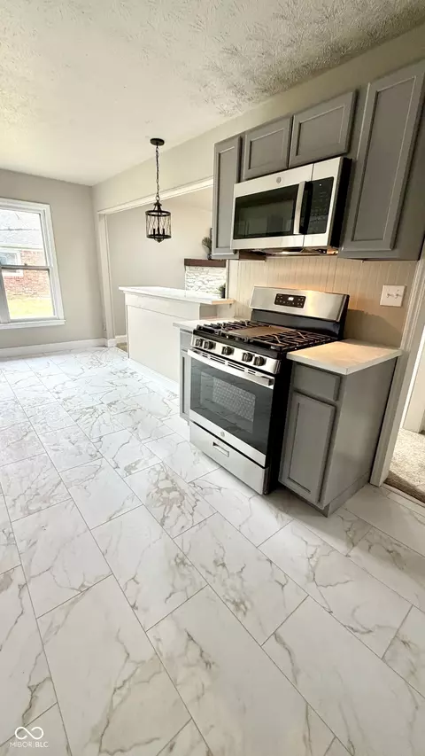 Kitchen - 428 Southmore St, Plainfield, IN 46168 photo 7 of 9