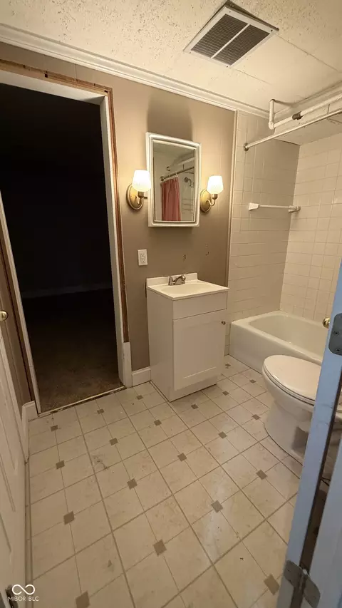 Bath - 428 Southmore St, Plainfield, IN 46168 photo 6 of 6