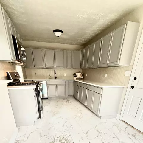 Kitchen - 428 Southmore St, Plainfield, IN 46168 photo 9 of 9