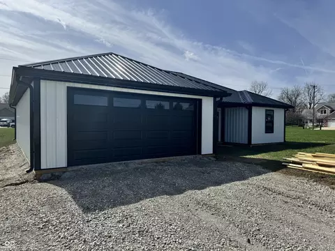 404 E College St, Bainbridge, IN 46105