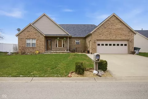 1015 S Creek Dr W, Greensburg, IN 47240