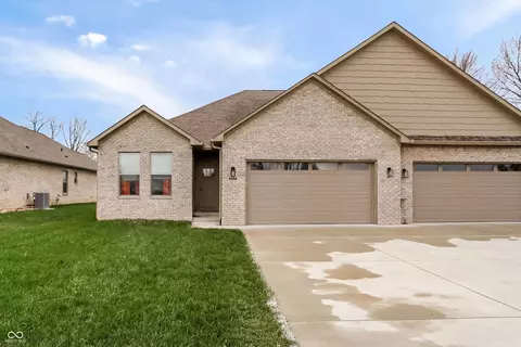 1022 Paris Dr, Franklin, IN 46131