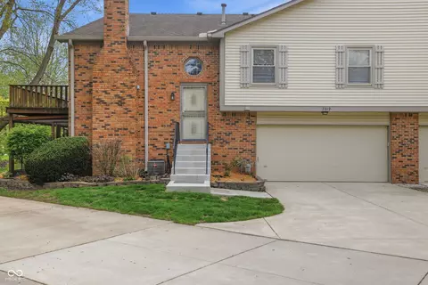 7319 Prairie Lake Dr, Indianapolis, IN 46256