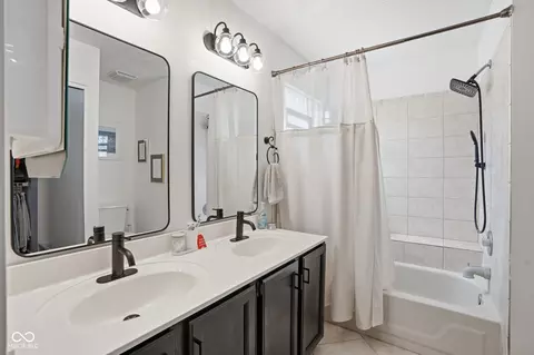 Bath - 9020 Split Tree Ct, Indianapolis, IN 46256 photo 1 of 2
