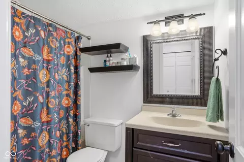 Bath - 9020 Split Tree Ct, Indianapolis, IN 46256 photo 2 of 2