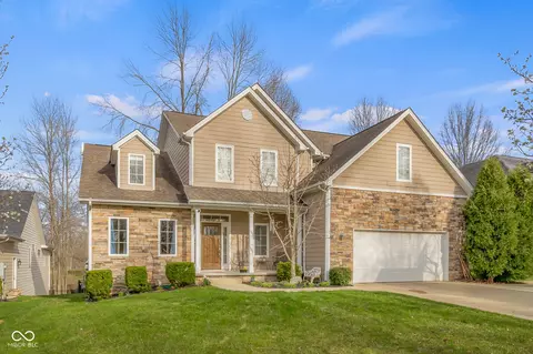 1935 Brookfield Ct, Columbus, IN 47201