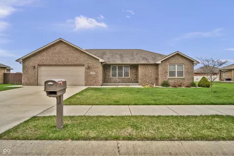 5961 Moonlight Ct, Seymour, IN 47274