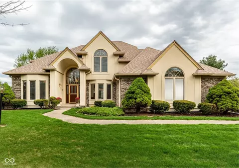 10304 Fallen Oak Dr, Indianapolis, IN 46239