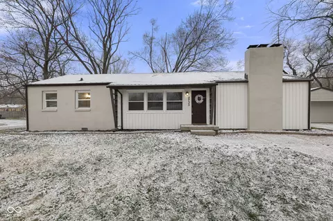 2735 Canterbury Ln, Indianapolis, IN 46220