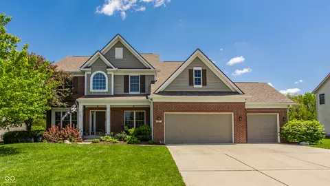 3627 Mossy Rock Dr, Zionsville, IN 46077