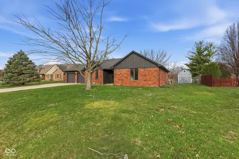Exterior - 914 Corey Ln, Plainfield, IN 46168 photo 2 of 2