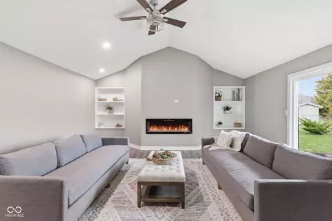 Living - 914 Corey Ln, Plainfield, IN 46168 photo 1 of 4