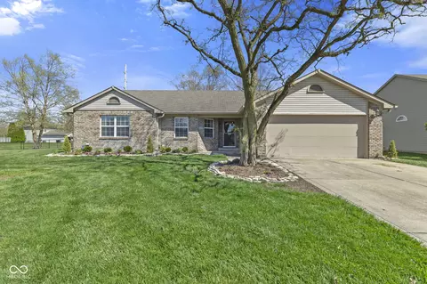 927 St Charles Pl, Greenwood, IN 46143