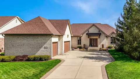 2009 Berry Rd, Greenwood, IN 46143