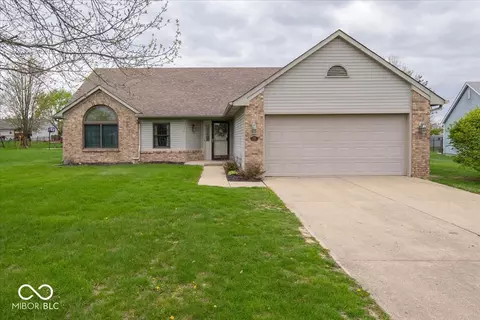 172 Bear Story Ct, Greenfield, IN 46140