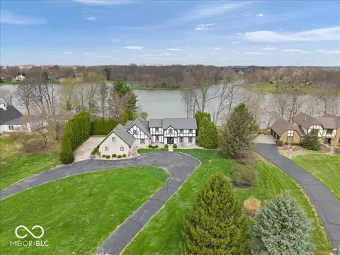 5720 N Sugar Hills Dr, Greenfield, IN 46140