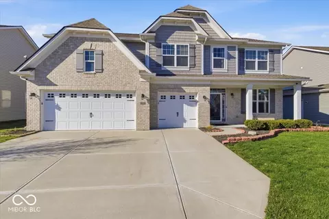 1276 Sanderling Dr, Greenwood, IN 46143