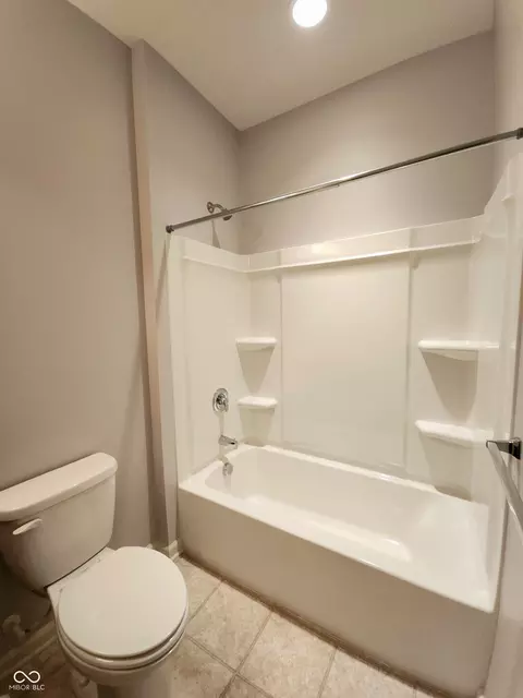 Bath - 5108 Silverbell Dr, Plainfield, IN 46168 photo 5 of 5