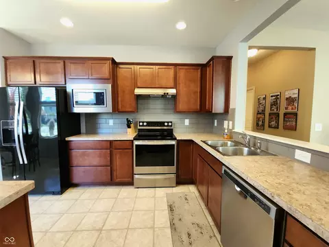 Kitchen - 5108 Silverbell Dr, Plainfield, IN 46168 photo 1 of 5