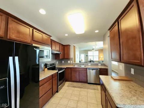 Kitchen - 5108 Silverbell Dr, Plainfield, IN 46168 photo 4 of 5