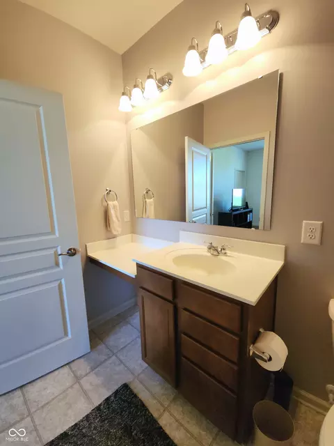 Bath - 5108 Silverbell Dr, Plainfield, IN 46168 photo 3 of 5
