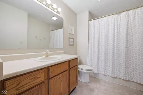 Bath - 159 Oxford Ave, Pendleton, IN 46064 photo 1 of 2