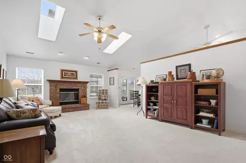Living - 159 Oxford Ave, Pendleton, IN 46064 photo 2 of 2