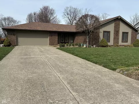 600 S Oakwood Dr, Greenwood, IN 46142
