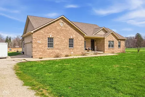 16310 E Main St, Columbus, IN 47203