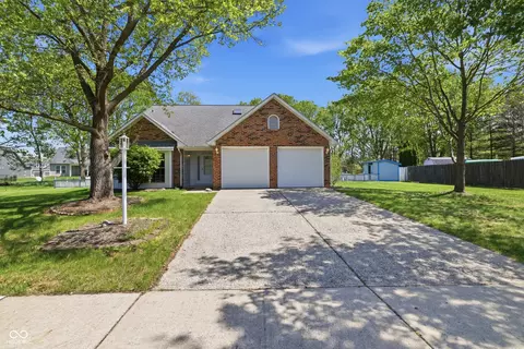 12423 Ensley Pl, Fishers, IN 46038