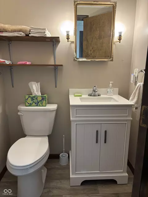 Bath - 2622 Forest Dr, Columbus, IN 47201 photo 1 of 3