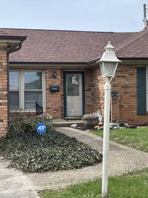 Exterior - 2622 Forest Dr, Columbus, IN 47201 photo 2 of 4