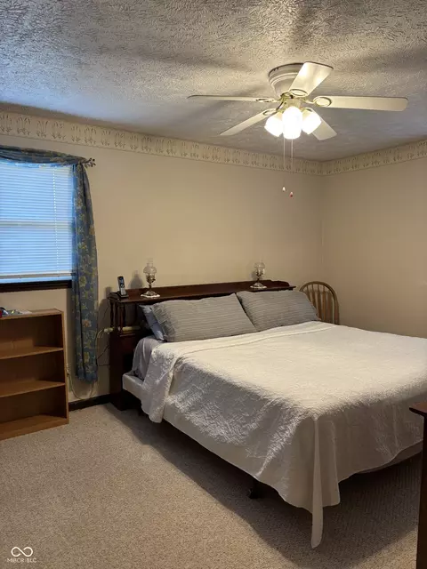 Bedroom - 2622 Forest Dr, Columbus, IN 47201 photo 1 of 2