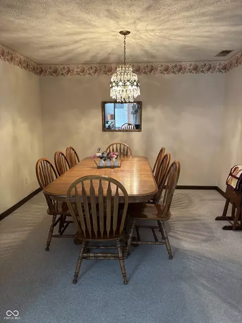 Dining - 2622 Forest Dr, Columbus, IN 47201 photo 2 of 3