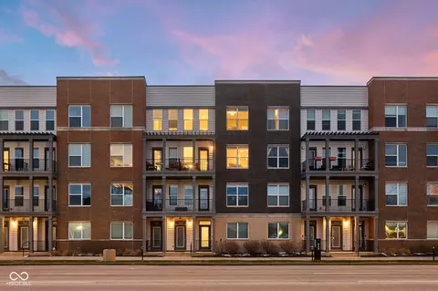 727 N Illinois St #204, Indianapolis, IN 46204