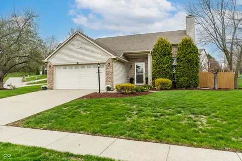 9660 Overcrest Dr, Fishers, IN 46037
